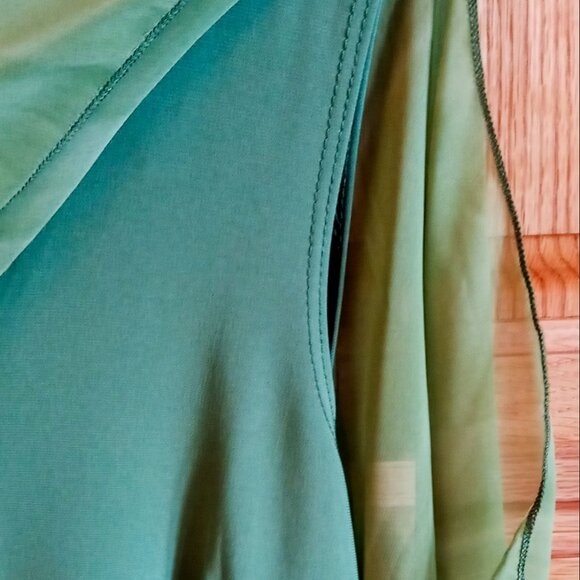 Studio 1940 Vintage Flowy Silky Sage Green Sleeveless Light & Airy Blouse - Picture 11 of 14